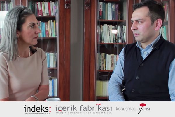 Köpüklü “acı” Türk kahvesi Yaprak Özer